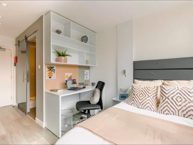 Studio for rent in St Ann's, Haddon
