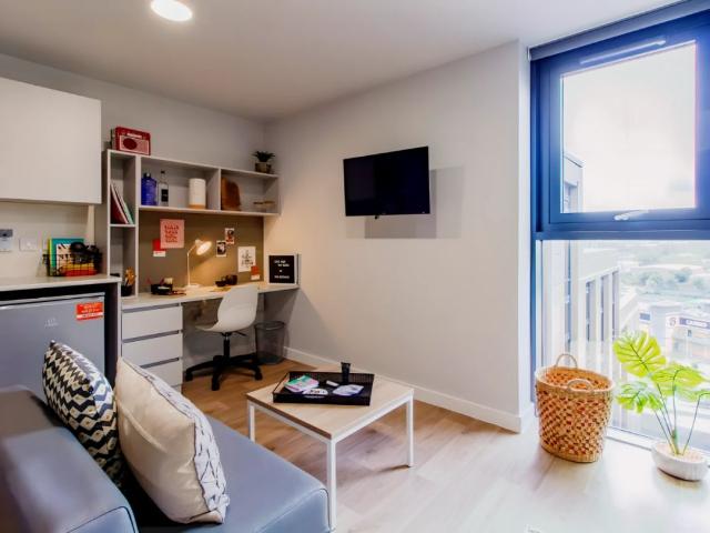Studio for rent in Hyde Park, West Yorkshire