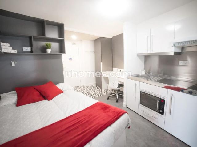 Studio for rent in West Midlands