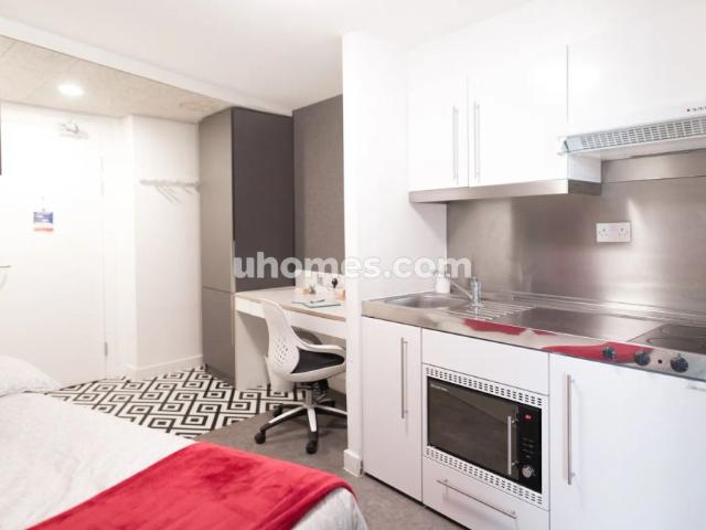 Studio for rent in West Midlands
