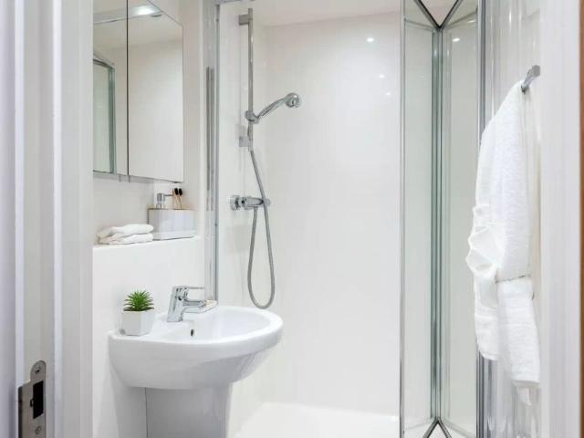 Studio for rent in Lansdowne, Springbourne