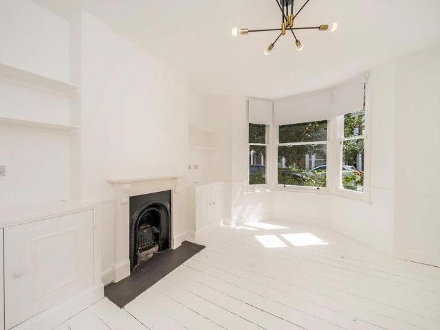Apartment for rent in Stockwell, Greater London