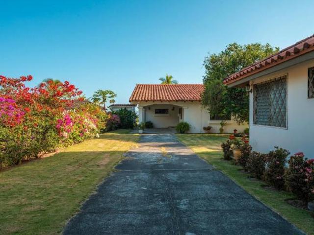 Playa Blanca Venta de Casa de Playa frente al Mar