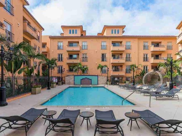 Apartment for rent in Canoga Park, California