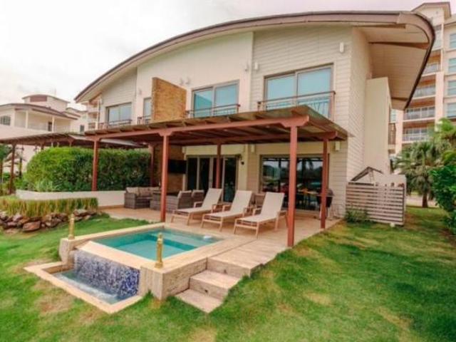 Playa Escondida Casa de lujo turn key a solo $850K