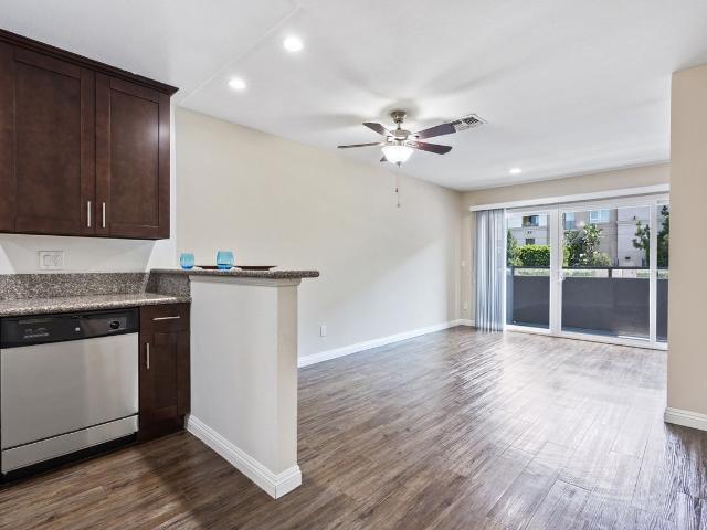 Apartment for rent in Canoga Park, California