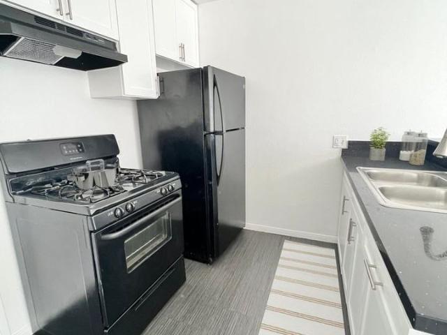 Apartment for rent in Canoga Park, California