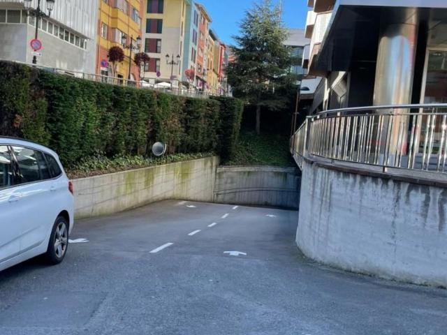 Garaje en venta en Avilés, Versalles