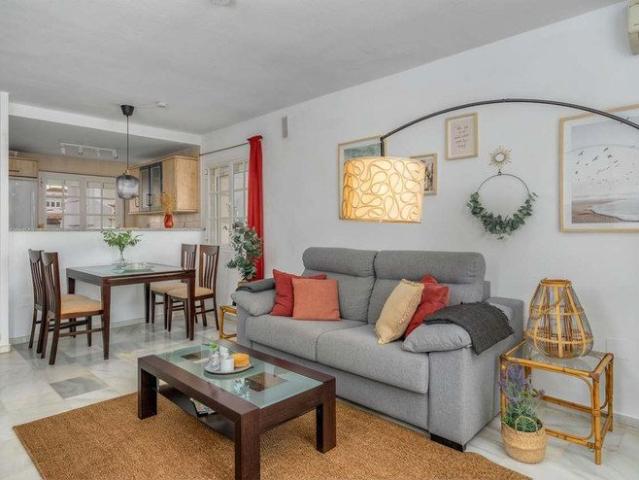 Apartamento en alquiler en Castillo de la Duquesa, Costa del Sol Occidental