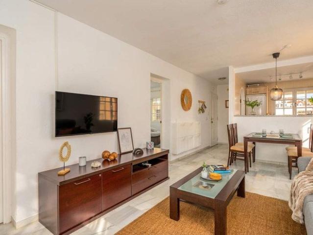 Apartamento en alquiler en Castillo de la Duquesa, Costa del Sol Occidental
