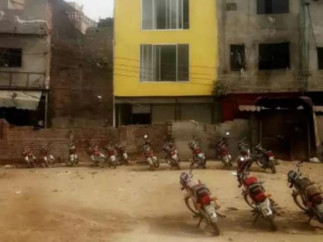 Commercial for sale in گوالمنڈی, لاہور