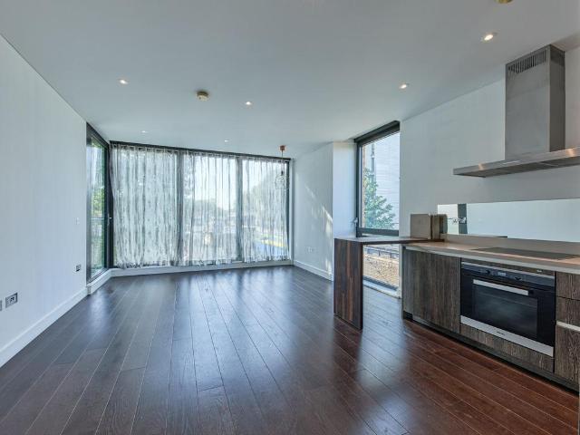 Apartment for rent in Putney Plaza, Greater London