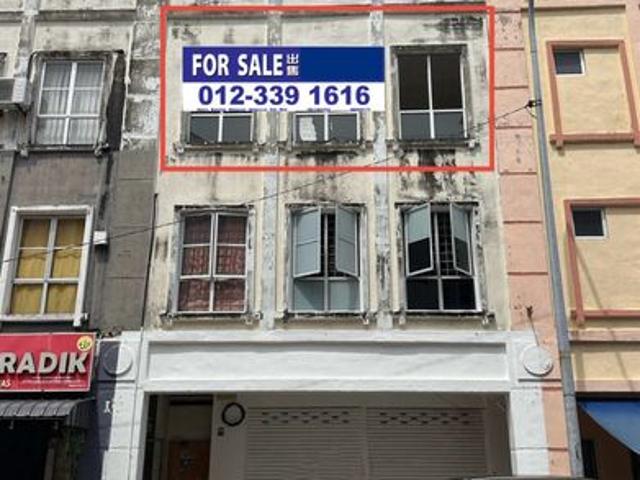 Shop for sale in Malaka