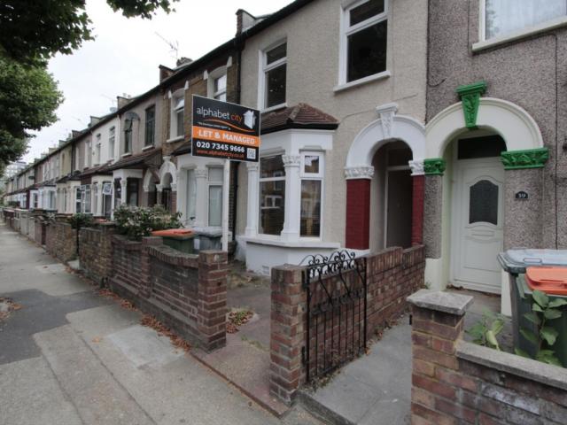Room for rent in Upton Park, Greater London