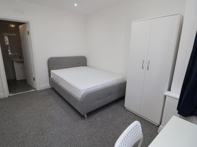 Room for rent in London Borough of Ealing, Perivale