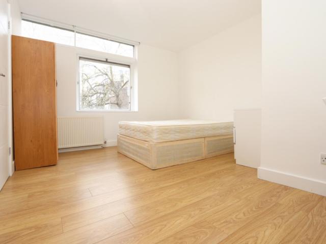 Room for rent in Kilburn, Greater London