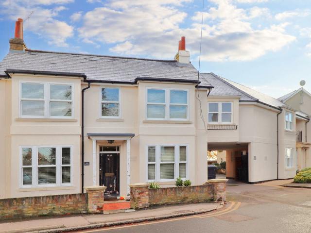Apartment for rent in West End, Elmbridge