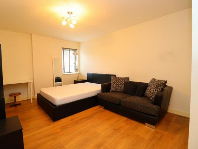 Room for rent in East Greenwich, Greater London