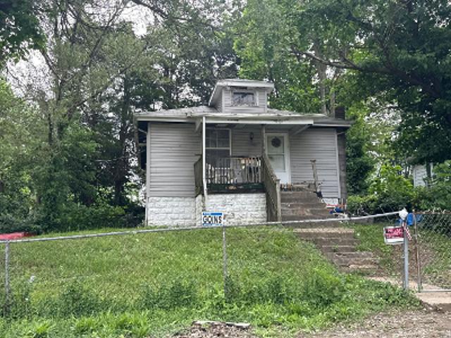House for sale in Alton, Illinois
