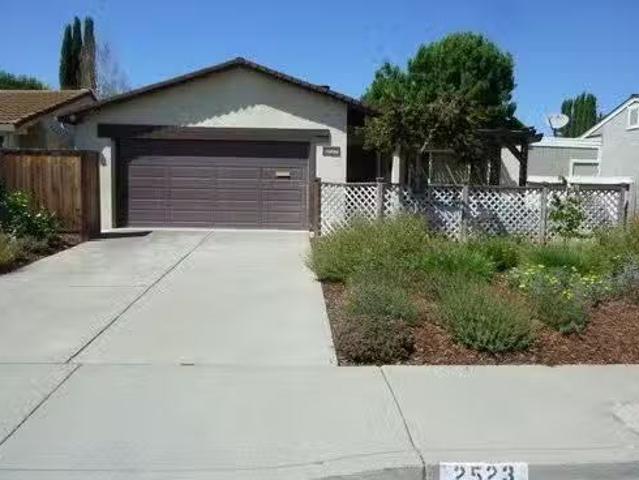 Condo for rent in Hayward