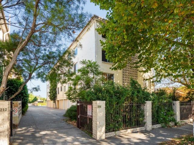 Apartment for rent in St Kilda East, Melbourne
