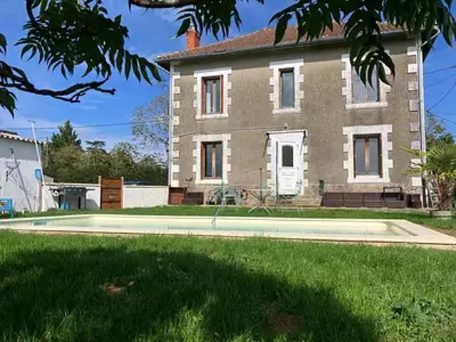 Maison vente à Confolens, Pleuville