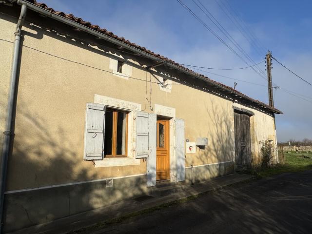 Maison vente à Pleuville, Charente