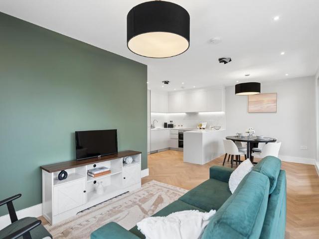 House for rent in London Borough of Ealing, Greater London