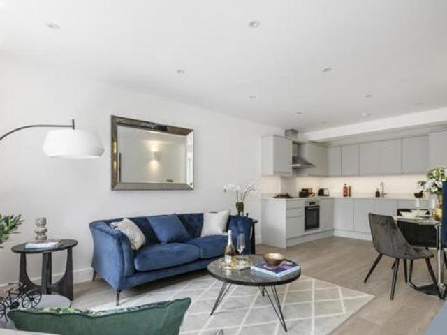 House for sale in Little Stanmore, Greater London