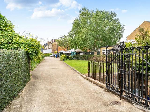 Land for sale in Stoke Newington, Greater London
