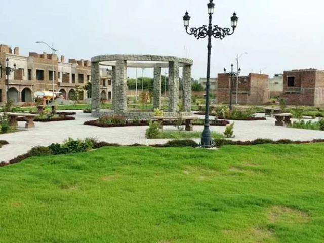 Land for sale in 72 MB Floor Zainab tower, Link road, Model town, Lahore, Punjab, Pakistan, Model Town