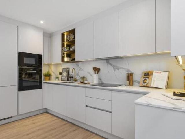 House for sale in Cat Hill, Greater London