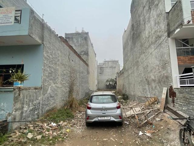 Land for sale in Zirakpur, Punjab