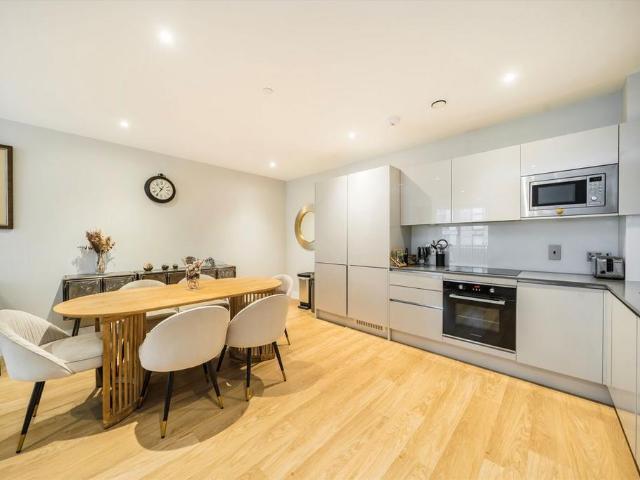 Apartment for rent in London Borough of Merton, Collier's Wood