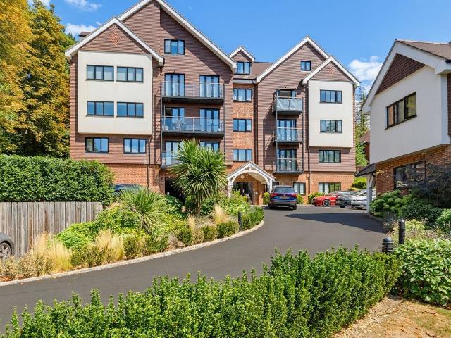 Apartment for rent in London Borough of Croydon, Purley