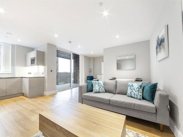 Apartment for rent in Summerstown, Greater London