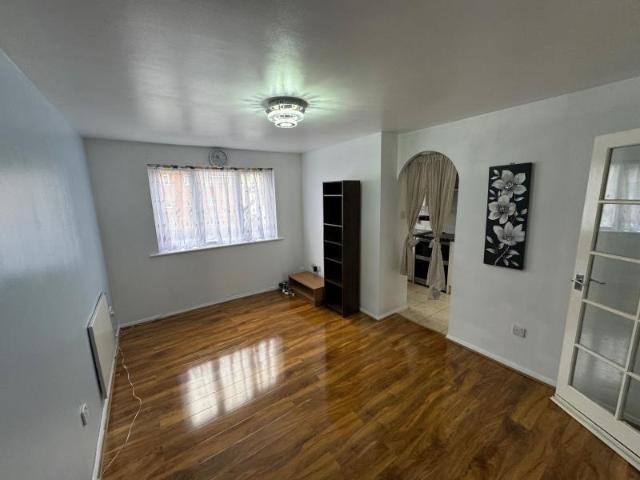 Apartment for rent in Bowes, Greater London