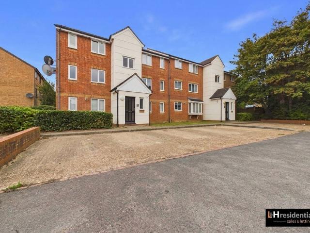 Apartment for rent in London Borough of Enfield, Greater London