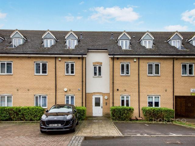 Apartment for rent in Harold Hill, Greater London