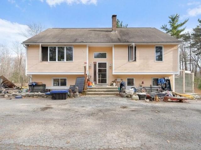 House for sale in Hubbardston, Massachusetts