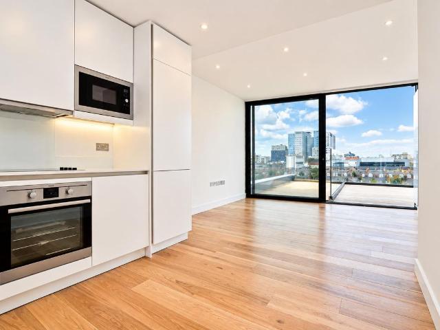 Apartment for rent in St. George in the East, Greater London