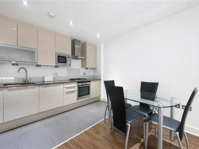 Apartment for rent in St. George in the East, Greater London