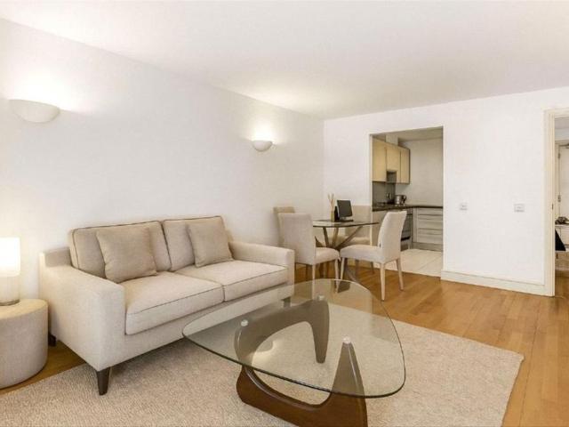 Apartment for rent in St. George in the East, Greater London