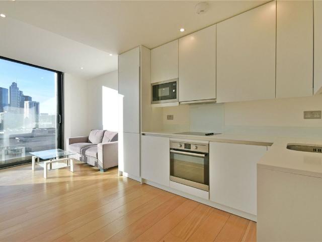 Apartment for rent in St. George in the East, Greater London