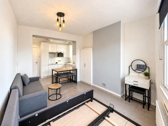 Studio for rent in Round Hill, Brighton