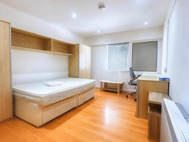 Apartment for rent in Pennycomequick, Plymouth