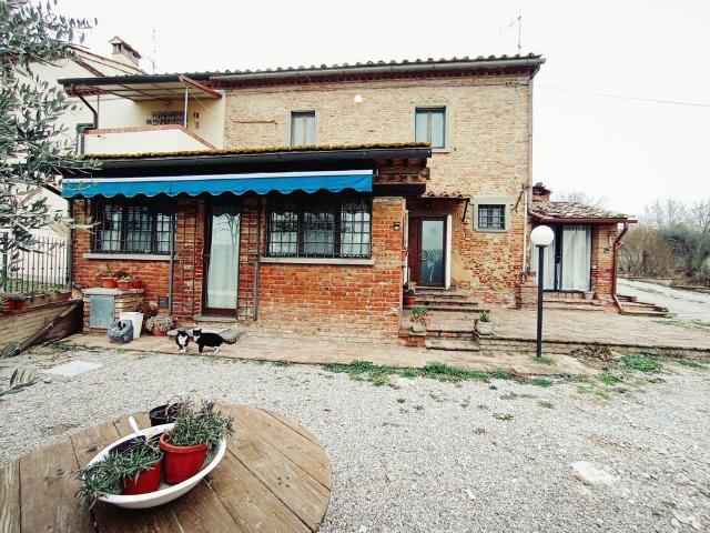 Rustico in vendita a Foiano Della Chiana, Toscana