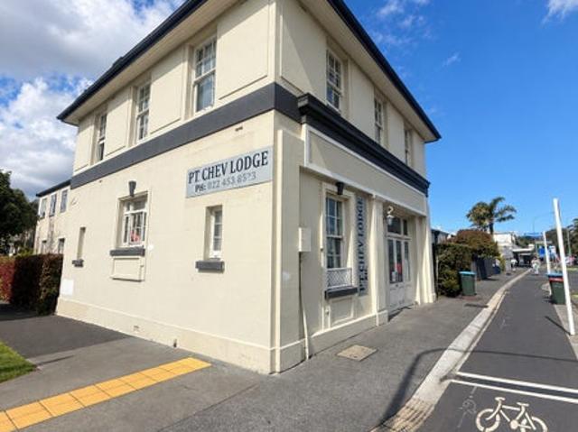 Apartment for rent in Point Chevalier, Albert-Eden