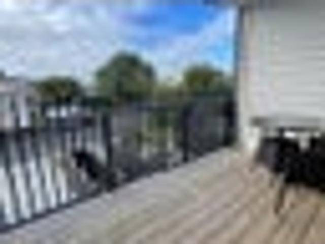 Townhouse for rent in Point Chevalier, Albert-Eden