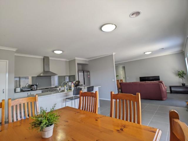 Room for rent in Point Cook, Melbourne